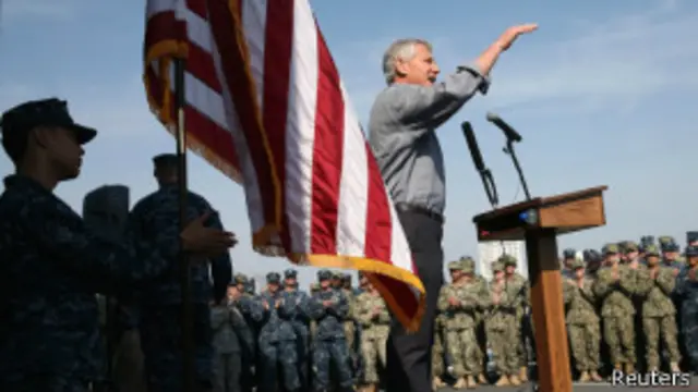 چک هېګل ویلي، که څه هم له ایران سره د اتومي پروګرام پر سر ضمني موافقه شوې، خو امریکا په خلیج کې د خپلو سرتېرو کمولو نیت نه لري.
