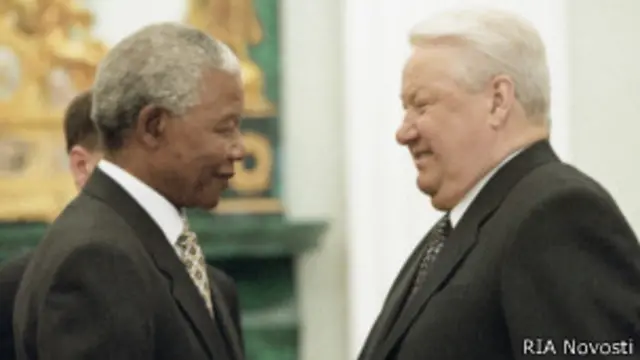 Мандела приезжал в Россию с визитом в 1999-м году, незадолго до того, как покинуть пост президента