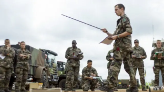 Francia doblará el número de efectivos desplegados en la República Centroafricana, que actualmente asciende a 600.