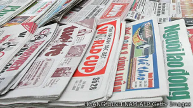 Báo trên sạp ở Hà Nội