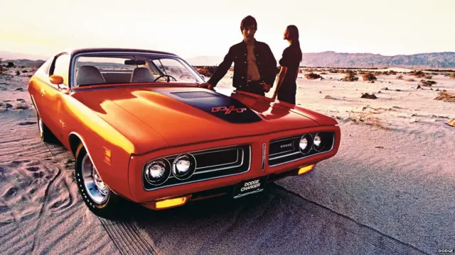 مسٹینگ اور جی ٹی او امریکی پوپ کلچر کا حصہ بن گئیں۔ مسٹینگ تین ہزار ٹی وی سو اور فلموں میں آئی۔ سب سے یادگار فلم تھی 1968 کی ’بُل اِٹ‘ جس میں اداکار سٹیو میک کوئن گاڑی میں ریس لگاتے ہوئے دکھائے گئے۔ یہ تصویر ڈوج چارجر کی ہے۔ یہ گاڑی امریکی کلاسک ٹی وی شو ڈیوکس آف ہیزرڈ میں آئی۔