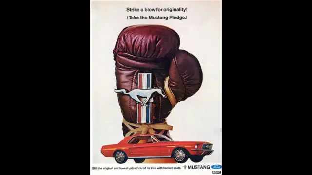 مسٹینگ گاڑی جنگ کے بعد ان خاندانوں کے لیے بنائی گئی تھی جو ایک ذاتی گاڑی چاہتے ہوں۔ یہ گاڑی فوری طور پر بہت مشہور ہوئی۔ 1966 تک دس لاکھ گاڑیاں فروخت ہو چکی تھی۔ اس کو دیکھتے ہوئے شیورلے نے کمارو ماڈل لانچ کیا۔ 