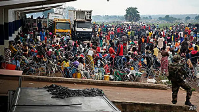 Desplazados por la guerra en el aeropuerto