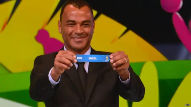 Cafu participa do sorteio da Copa na Costa do Sauípe / Crédito da foto: AFP
