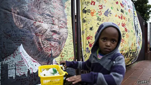 نیلسن مینڈیلا کئی سال تک جنوبی افریقہ کی بین الاقوامی ساکھ بنانے میں مصروف رہے