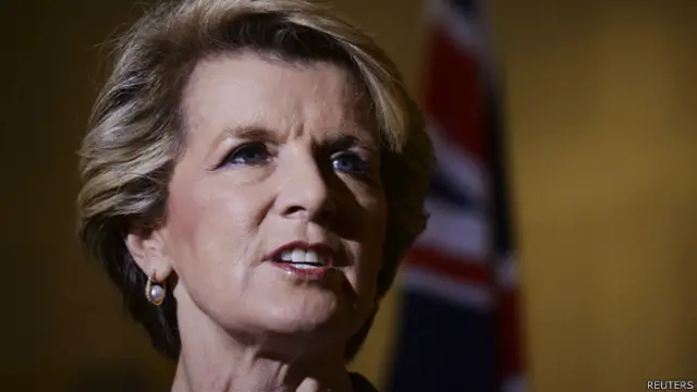Menlu Australia Julie Bishop mendesak pemerintah Indonesia untuk menunda hukuman mati terhadap Andrew Chan dan Myuran Sukumaran.