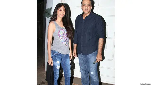 आशुतोष गोवारिकर अपनी पत्नी के साथ