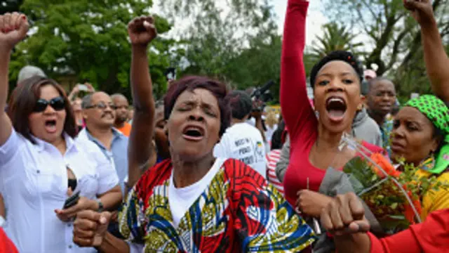 မစ္စတာ မန်ဒဲလား အတွက် အမှတ်ရ ဆုတောင်း ပွဲတွေ ကိုတော့ ဆက်လက် ပြုလုပ် နေကြဆဲ