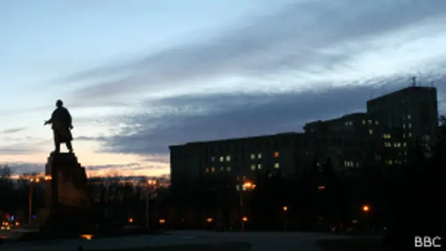 Памятник Ленину на главной площади Харькова