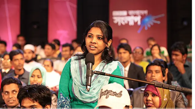 প্রশ্ন করছেন একজন দর্শক