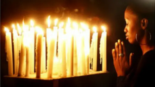 حکام نے عوام سے کہا ہے کہ وہ اپنے عظیم رہنما کو خراجِ عقیدت پیش کرنے کے لیے جلوس کے راستے کے دونوں جانب جمع ہوں