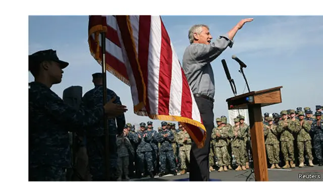 چاک هیگل روز ششم دسامبر در بحرین گفت با وجود "گشایش در روابط با ایران"، آمریکا قصد ندارد که حضور نظامی قوی خود را در خلیج فارس کمرنگ کند