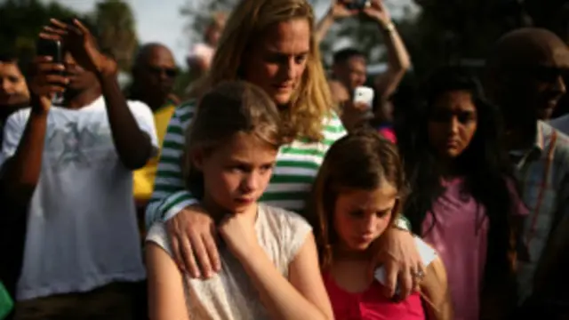 جنوبی افریقہ کی حکومت نے اعلان کیا ہے کہ آئندہ اتوار کو تدفین سے قبل نیلسن منڈیلا کے جسدِ خاکی کا جلوس بدھ، جمعرات اور جمعے کو دارالحکومت پریٹوریا کی سڑکوں پر گشت کرے گا