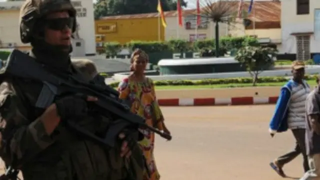 فرانسوي ځواکونه د جنوبي افریقا جمهوریت ته رسېدلي دي