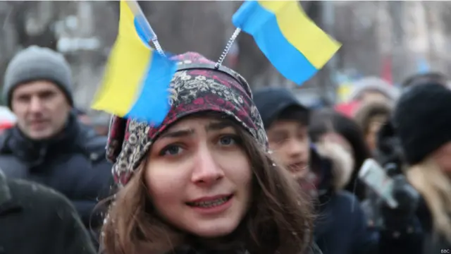 ... и когда стало свободнее, некоторые начали танцевать