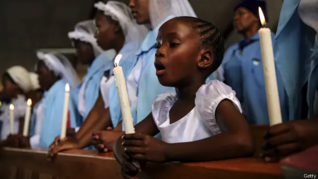 نیسلن منڈیلا کی یاد میں اتوار کو جنوبی افریقہ میں یومِ عبادت و سوگ منایا گیا