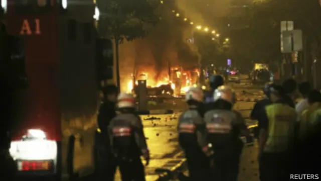 Xe bị đốt ở Singapore