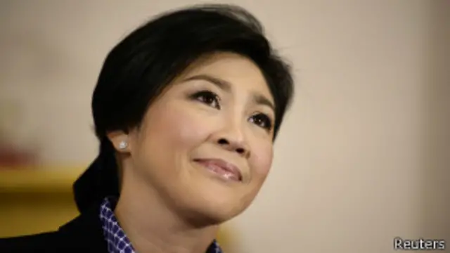 Демонстранты утверждают, что правительство Йинглак Чинават контролируется ее братом, изгнанным из страны бывшим премьером Таксином Чинаватом