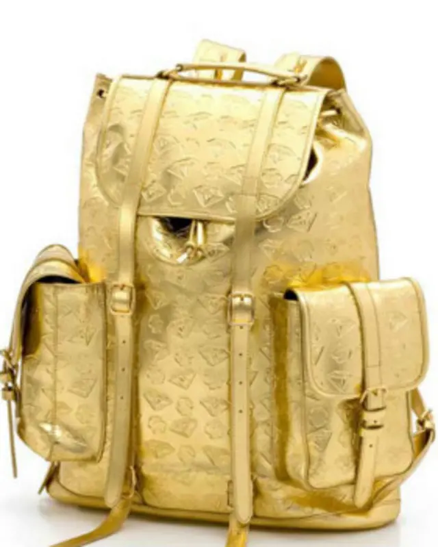 金色被广泛运用于现代时尚产品中