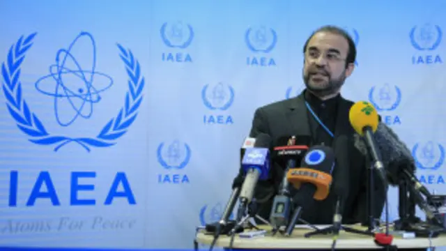 مندوب إيران في هيئة الطاقة يلقي كلمة بلاده في بدء الاجتماع.