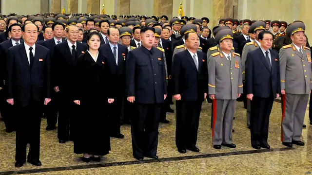 张成泽在1970年代初期加入朝鲜劳动党管理阶层，其地位逐渐攀升。1992年被选入朝鲜劳动党中央委员会。