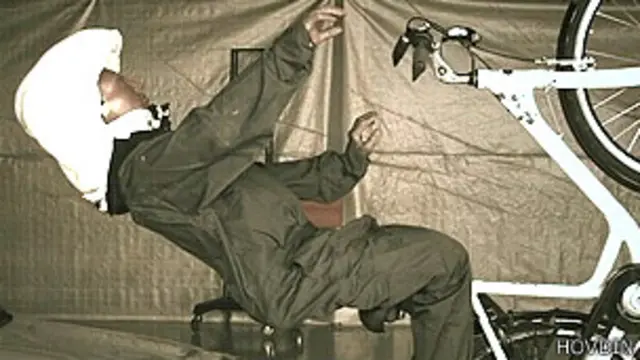 Los cascos invisibles funcionan de forma parecida a los airbags de los autos.