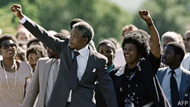 منډېلا د تېرې پنجشنبې په ورځ د ۹۵ کلونو په عمر د سږي ناروغۍ له کبله ومړ.