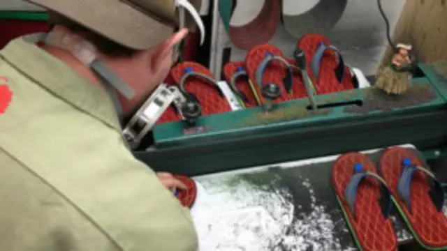 افغانستان میں بنائے جانے والے چپل امریکہ میں بھی مقبول ہیں