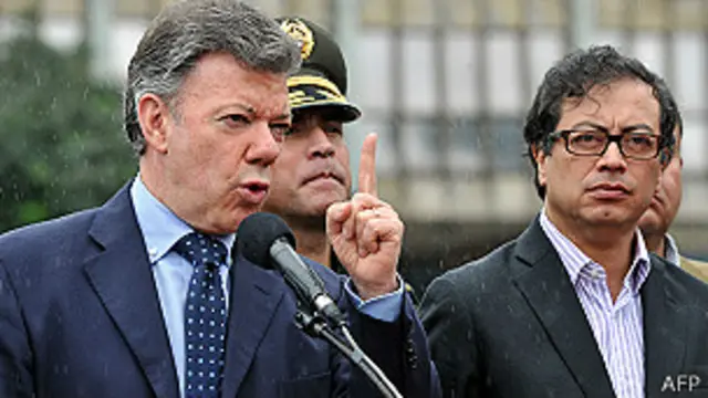 El presidente de Colombia, Juan Manuel Santos, junto al alcalde de Bogotá, Gustavo Petro.
