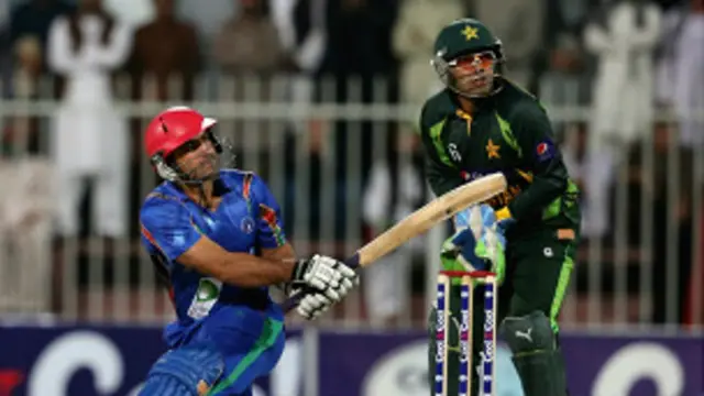 د پاکستان لوبډلې کپتان سميع اسلم ۷۱ منډې وکړې