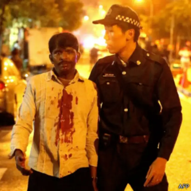 18 người bị thương, đa số là cảnh sát