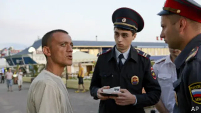 Полиция проверяет документы