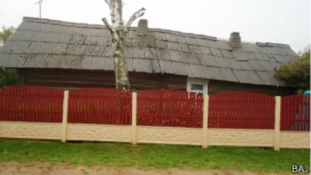 Дома в белорусском Солигорске, которые проседают из-за подземных пустот