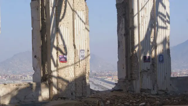 این نمایشگاه از سوی نهاد موسوم به 'انجمن دادخواهان افغان' برگزار شده بود.