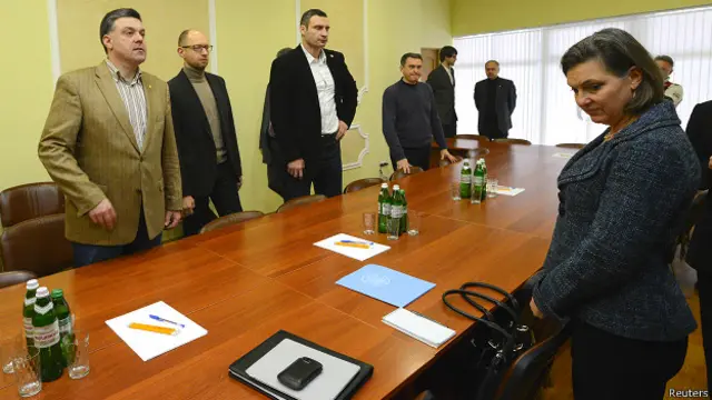 Виктория Нуланд встречается с Олегом Тягныбоком, Арсением Яценбком и Виталием Кличко