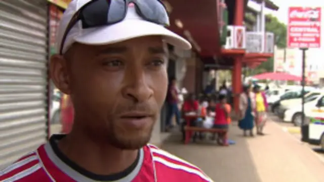 أحد سكان فنترسدورب بجنوب أفريقيا يتحدث عن تأثره الشديد بوفاة نيلسون مانديلا 