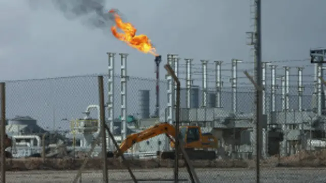 حذر زيدان من إمكانية استخدام القوة لتحرير ثلاثة مرافئ رئيسية حيث قلص محتجون قلصت صادرات النفط فيها حوالي 600 الف برميل يوميا
