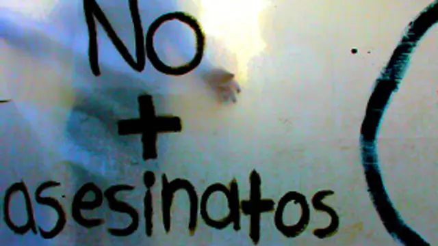 Cartel que reza "No más asesinatos"
