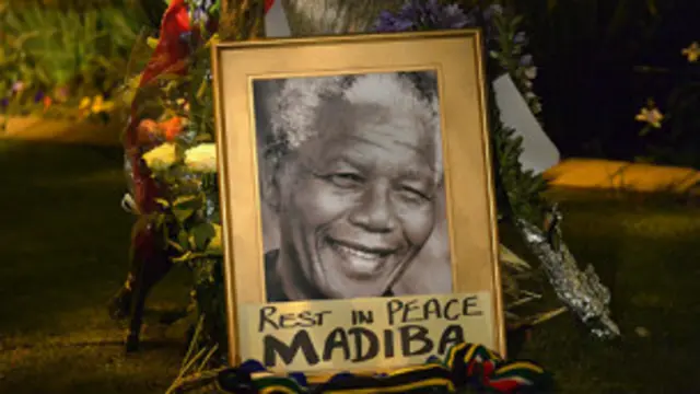 نېلسن منډېلا د تېرې پنجشنبې په ورځ د ۹۵ کالو په عمر ومړ