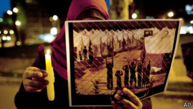 اتهمت وسائل الإعلام المصرية اللاجئين السوريين والفلسطينيين بأنهم مؤيدون للرئيس المعزول.