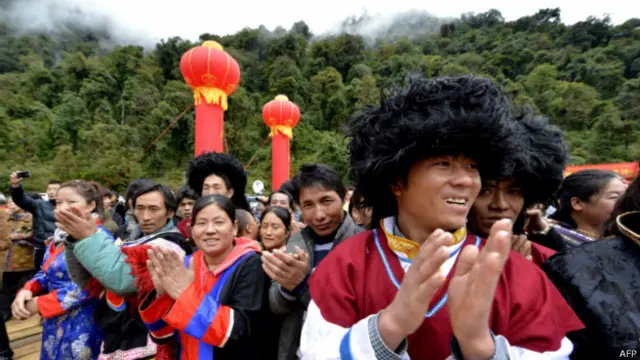 2013年10月23日連接西藏波密縣和墨脫縣的,長達177公里的扎墨公路建成開通,當地藏人參加了公路開通的慶祝儀式