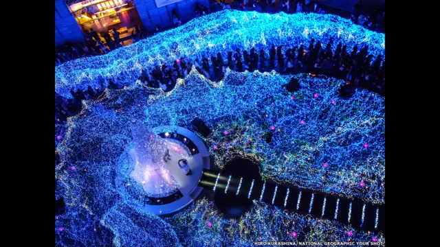 صورة لزينة أعياد الميلاد في طوكيو بعدسة هيرو كوراشينا.