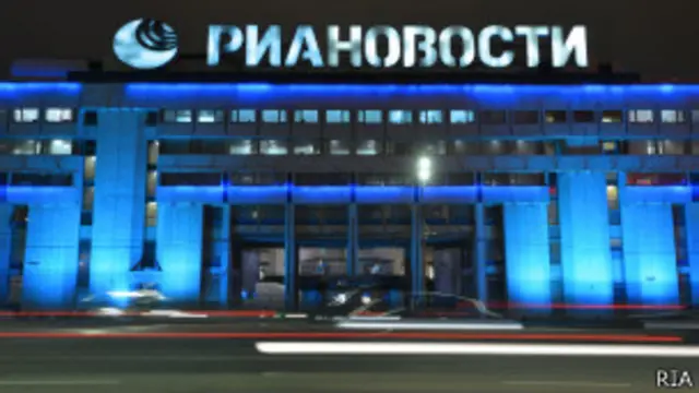 فرمان آقای پوتین برای انحلال خبرگزاری دولتی ریا نووستی و رادیوی بین‌المللی کرملین، موسوم به صدای روسیه، و جایگزینی آنها با خبرگزاری "روسیه امروز" بطور ناگهانی و مثل رعد و برق اعلام شد