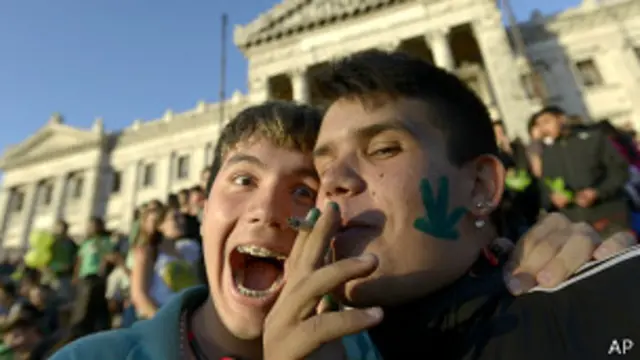 Jóvenes a favor de la marihuana
