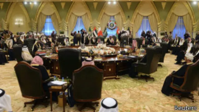 رحبت القمة الخليجية بقرار الائتلاف الوطني السوري المعارض بالمشاركة في جنيف-2