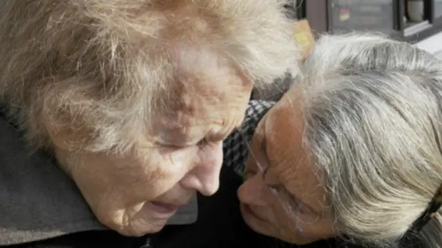 民意调查显示，英国公众希望看到改变法律，以使绝症患者可以选择安乐死。 