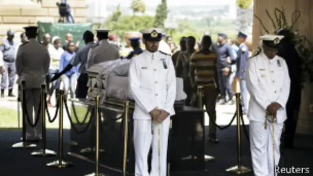 မန်ဒဲလားရဲ့ ရုပ်ကလပ်