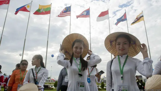 Đến ngày thi đấu thứ tư, đoàn Việt Nam chỉ xếp sau đội chủ nhà trong bảng tổng sắp, với tổng cộng 22 huy chương, theo trang web chính thức của SEA GAMES.