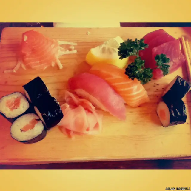 Ajlan Başatlı: Paris'te, bir Japon lokantasındaki öğle yemeğim.