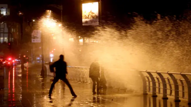 البحر الهائج في بيروت